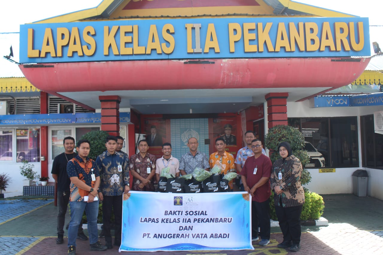 Lapas Kelas IIA Pekanbaru Salurkan Bantuan Sosial Kepada Keluarga WBP dan Masyarakat Sekitar