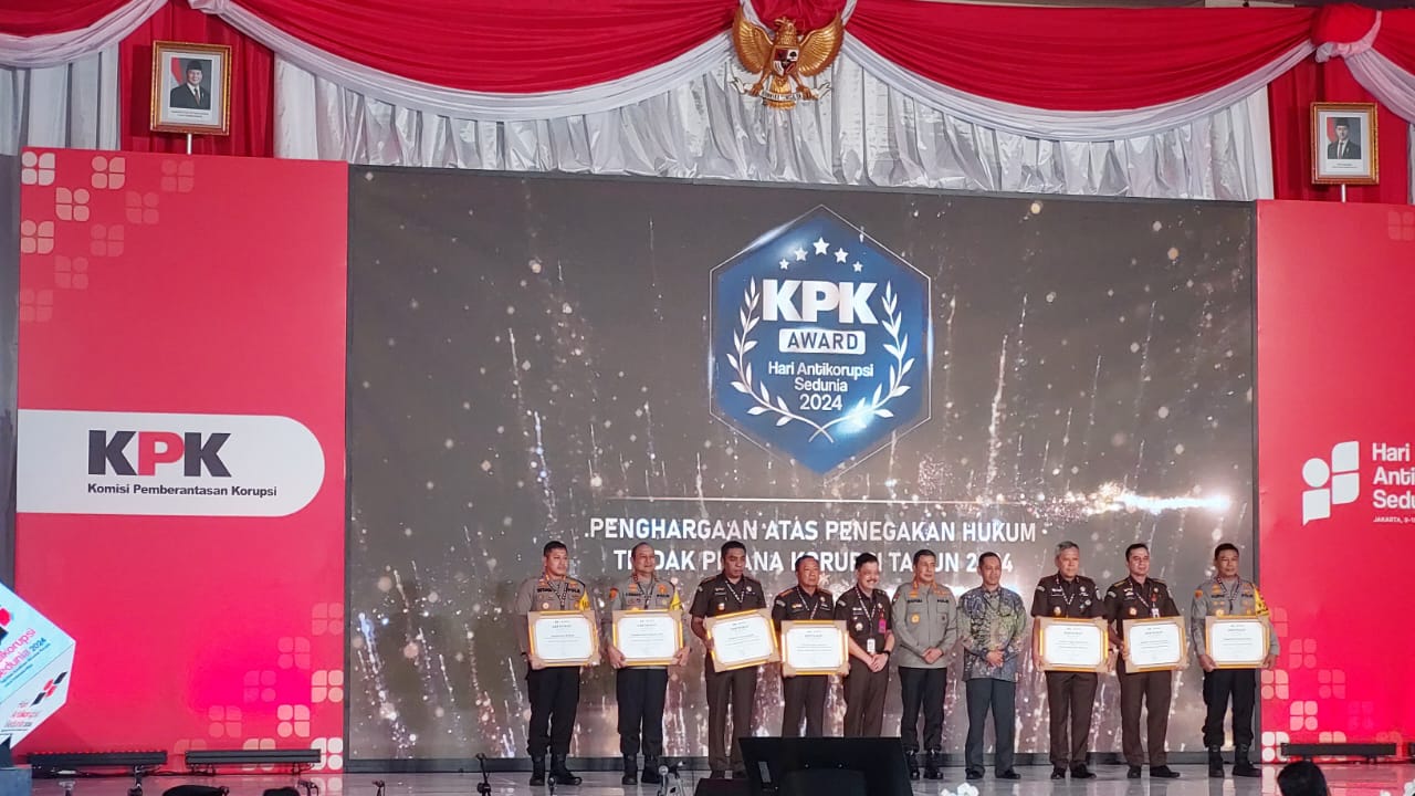 Kejati Sumsel dan Kejari Palembang Terima Penghargaan Dari KPK