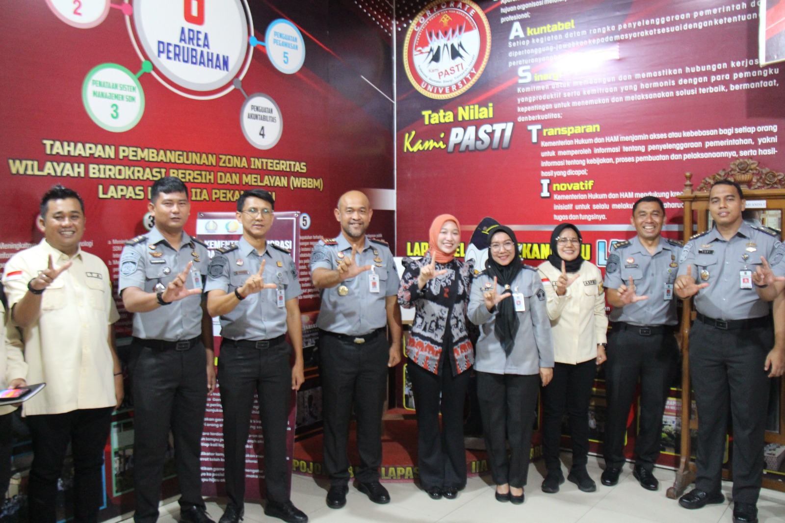 Peduli Kesehatan Warga Binaan, Anggota Komisi IX DPR RI Sambangi Lapas Pekanbaru