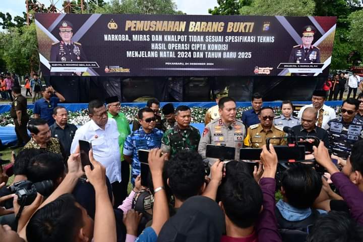 Operasi Cipta Kondisi Jelang Nataru, Danlanud Hadiri Pemusnahan Barang Bukti Di Mapolda Riau