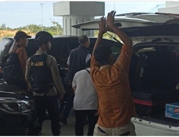 KPK Geledah Dua OPD Pemko Pekanbaru, Kepala Dishub Ikut Dibawa