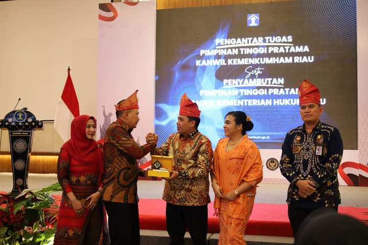 Suasana Haru Warnai Pisah Sambut Pimpinan Tinggi Pratama Kanwil Kemenkumham Riau