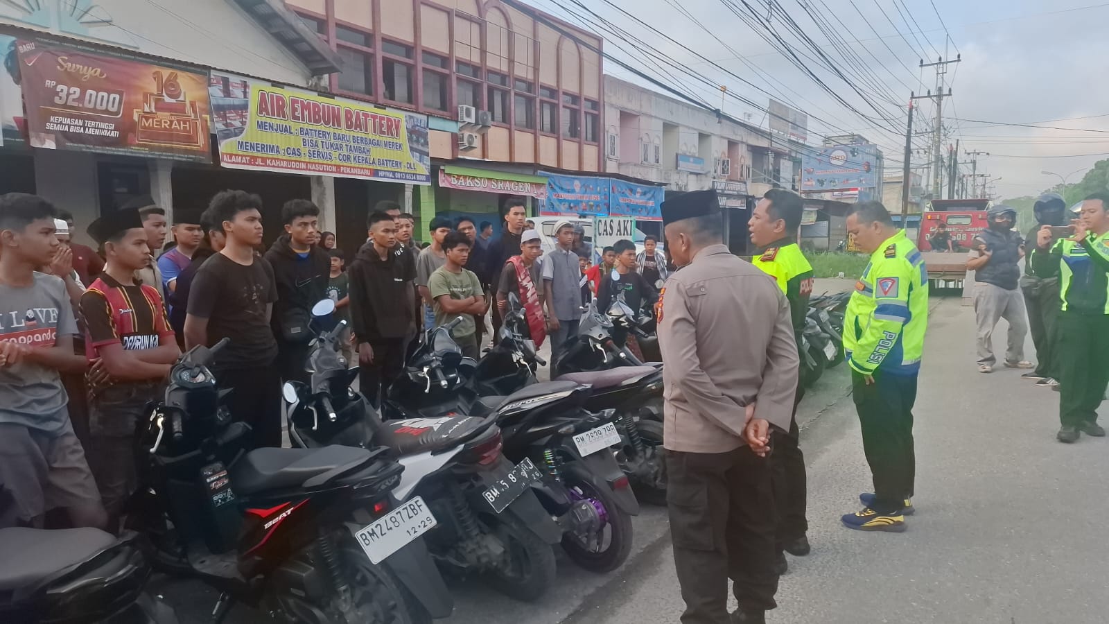 Patroli Asmara Subuh, Polsek Bukit Raya dan Satlantas Polresta Pekanbaru Amankan 21 Kendaraan Berknalpot Brong