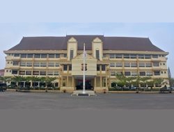 KORBAN PENGEROYOKAN DI KOTA JAMBI TERANCAM, PELAKU MASIH ‘LENGGANG KANKUNG’, KINERJA POLRESTA JAMBI DISOROT!
